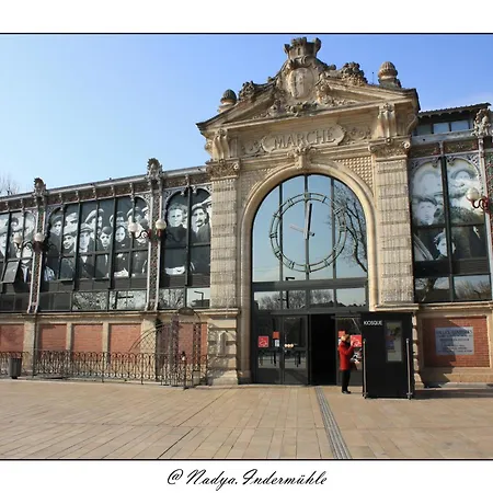 Daire Gili Air, Les Halles Et Les Grands Buffets *