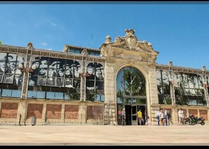 Gili Air, Les Halles Et Les Grands Buffets * Narbonne